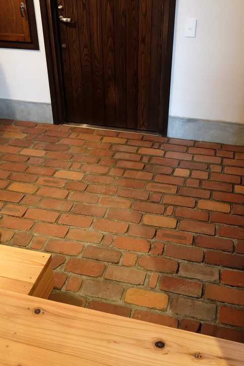赤い屋根と黒い板壁の家と草 倶知安の農家 No 76 建築 Kenken 赤い屋根と黒い板壁の家と草 倶知安の農家 No 76 建築 Kenken