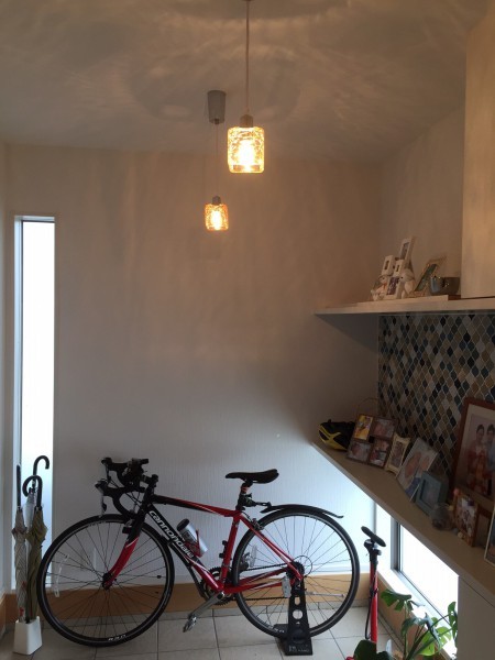玄関に自転車