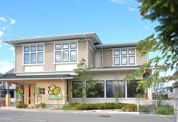 鉄と木で創ったS薬局本店 | 環境プラン...