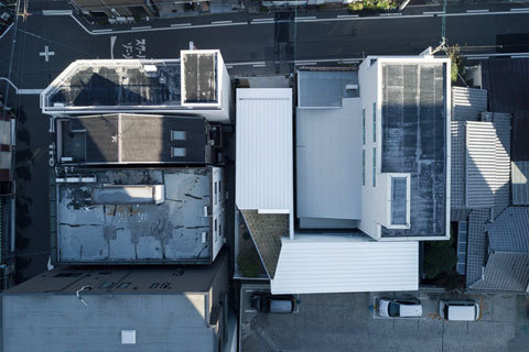 Lの敷地の住宅