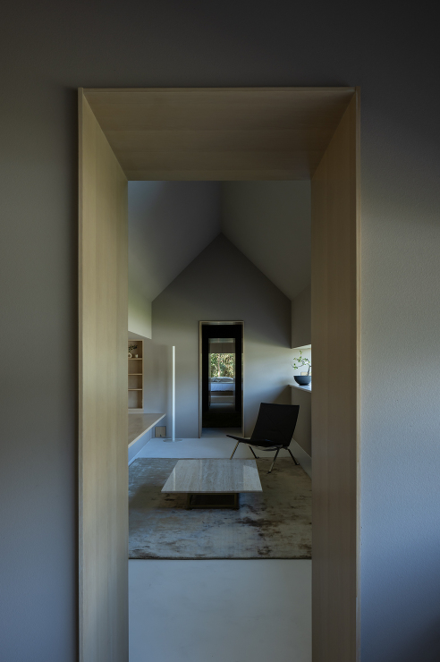 Riverside Retreat Ho...