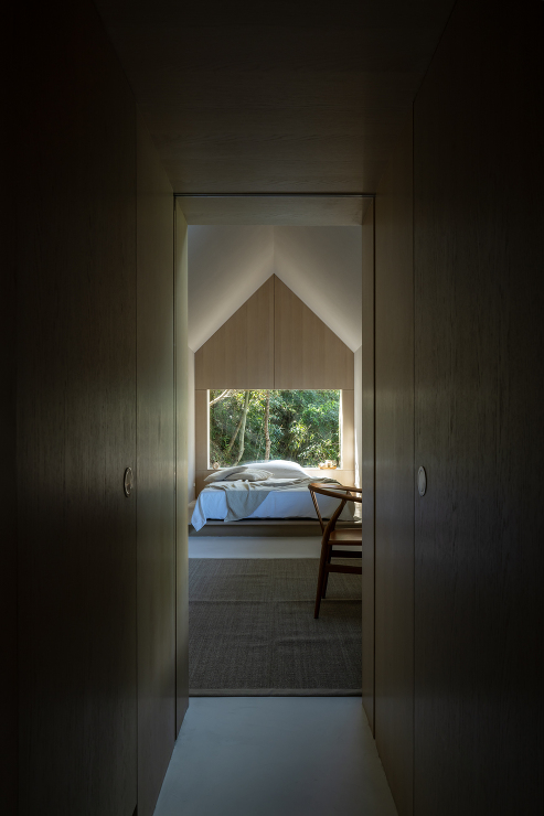 Riverside Retreat Ho...