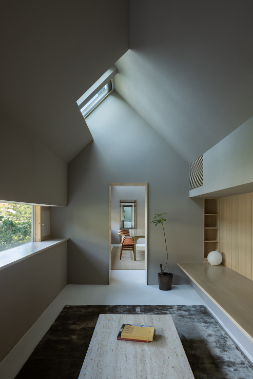 Riverside Retreat Ho...