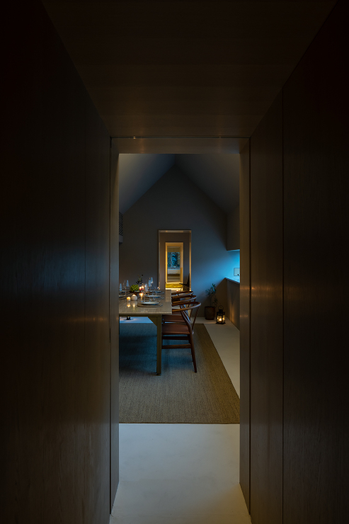 Riverside Retreat Ho...