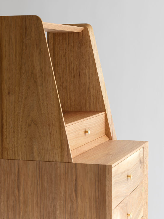 クルミ材の仏壇とチェスト ? クラフトワ...