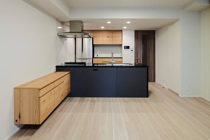 節ありオークのカップボード リビング収納...