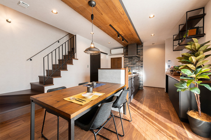 新久保モデル リアルパネル ブラックチー...