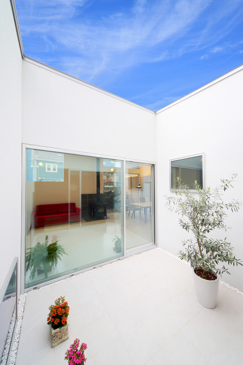 暖炉と中庭のある家 - 東北の新築注文住...