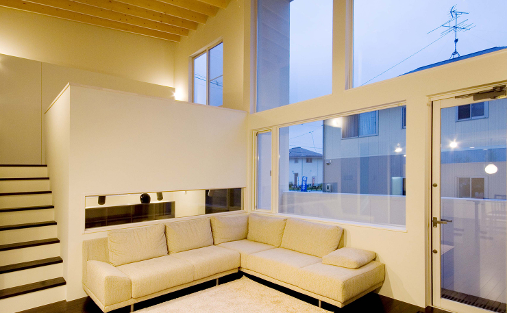 バイクガレージのあるスキップフロアの家 ...