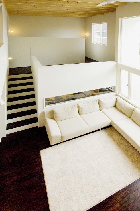 バイクガレージのあるスキップフロアの家 ...