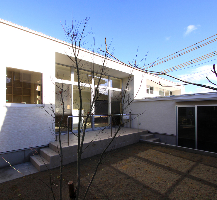 ダブルガレージの家 - 東北の新築注文住...