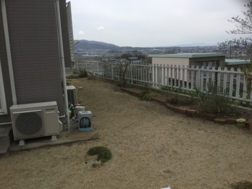 雑草対策でグランドカバーを使い、草引きを...