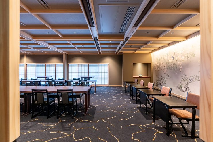 旅館 可変間仕切スクリ?ンを備えた食事処...