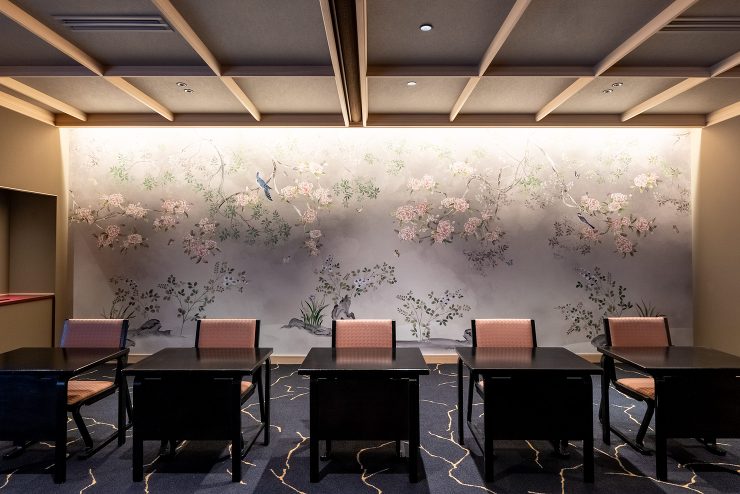 旅館 可変間仕切スクリ?ンを備えた食事処...