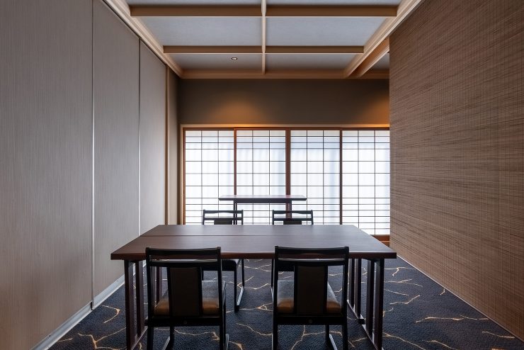 旅館 可変間仕切スクリ?ンを備えた食事処...