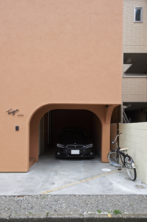 中庭を愛でるガレージハウス | Work...