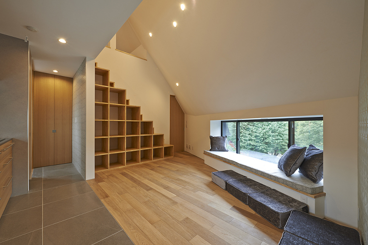 鎮守の杜に浮かぶ借景の家 | Works...