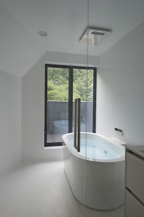 鎮守の杜に浮かぶ借景の家 | Works...