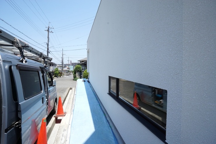 緑と水盤のある中庭リゾートの家 | 大阪...