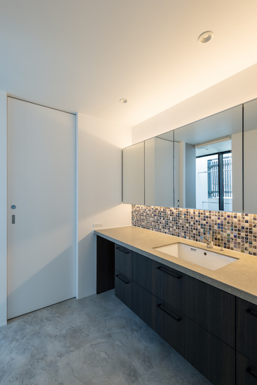 緑と中庭のリゾートハウス | 大阪 神戸...