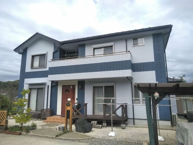 外壁塗装　紺色