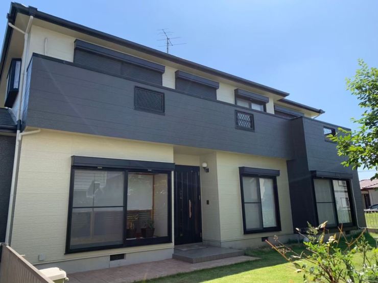 外壁塗装　紺色