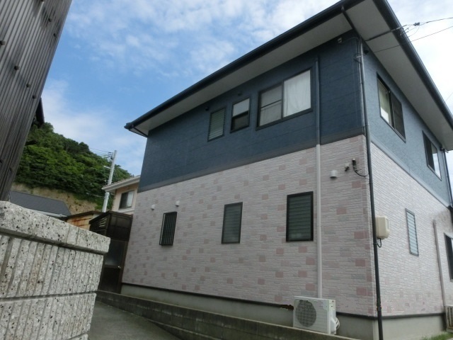 外壁塗装　紺色