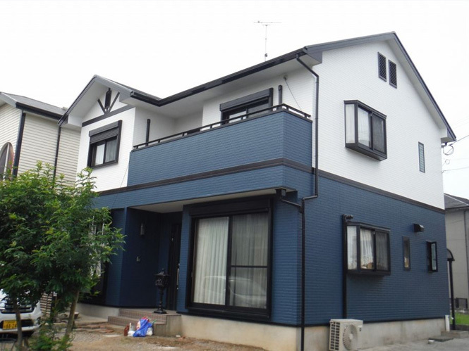 外壁塗装　紺色