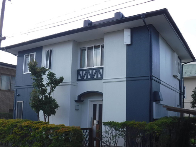 外壁塗装　紺色