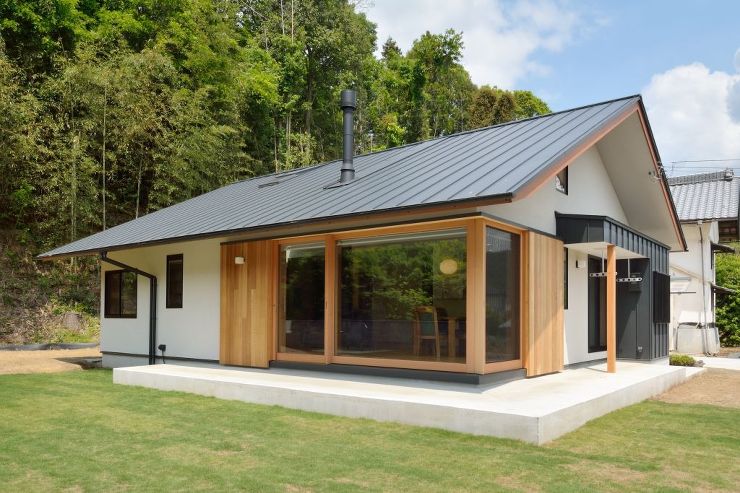 切妻屋根タテハゼ前庭外観