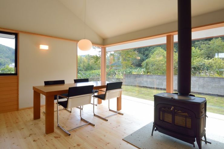 ダイニング薪ストーブコーナー建具