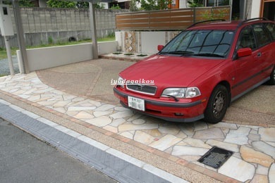 天然石の駐車場