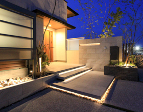 品よく飾るExterior Design ワンちゃんと過ごすタイルデッキのあるお庭・・・豊橋市Ｉ様邸