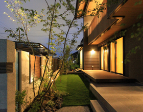 ?木のぬくもりと優しさの住まいに添える　Semi-closed Exterior style?・・・豊橋市O様邸
