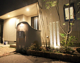 ?テイスト感溢れるアンティークレンガアプローチ　柔らかさと優しさのOpen Style Exterior?・・・蒲郡市Ｋ様邸