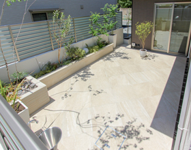 ?リビング前に素敵に広がる　Tile Terrace Gardenのあるお家?・・・豊橋市Ｆ様邸