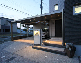 ?濡れずに出かけよう 収納一体化のデザインカーポート・・・豊橋市　Ｍ様邸