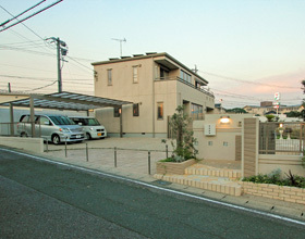 ?道路高低差も上手に解消　敷地感を活かすClose Exterior 幸田町 S様邸
