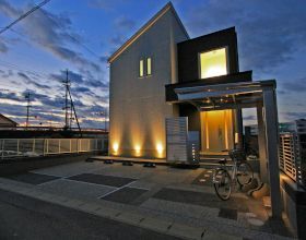 ?素敵に演出　モダントーンとライトアップの相乗効果?・・・蒲郡市I様邸