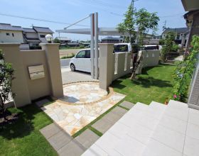 ?2本足カーポート4G(フォーグ)で出入り楽々Open Style?・・・豊川市Ｉ様邸