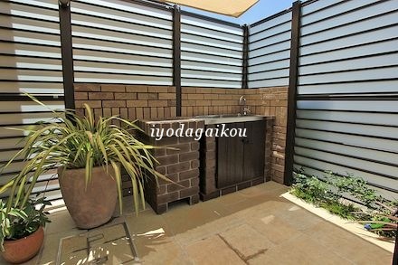 施工例　〜囲炉裏（いろり）のあるお庭　家...