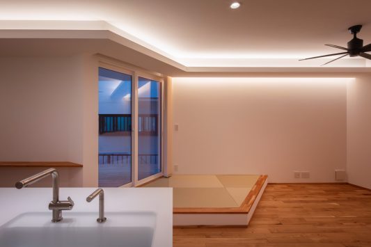 堺区の家３?fountain of light?