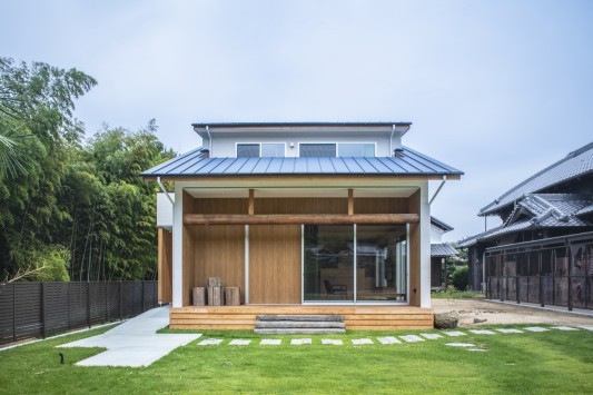 岸和田の家?wide eaves house?