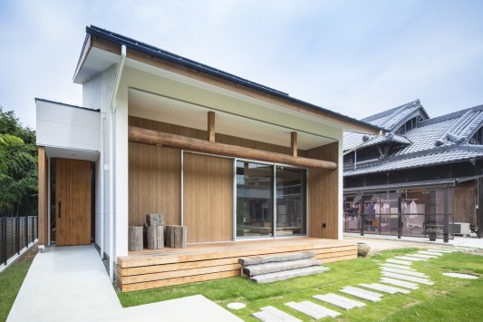 岸和田の家?wide eaves house?