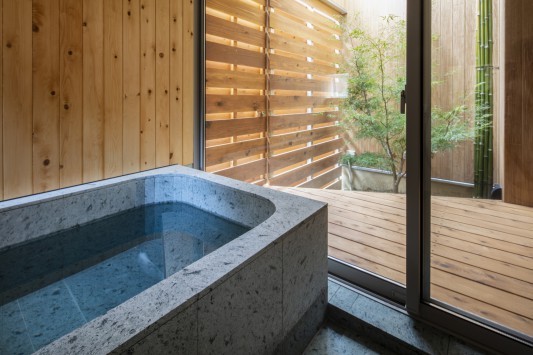 岸和田の家?wide eaves house?