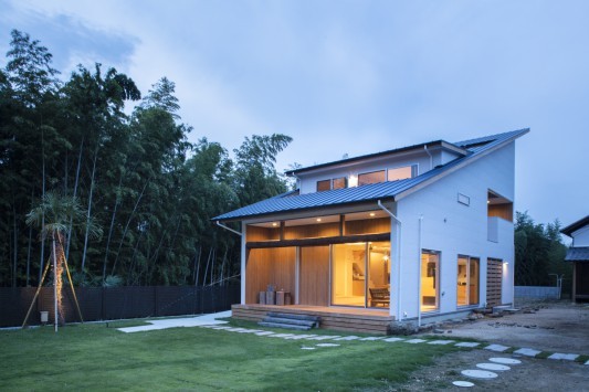 岸和田の家?wide eaves house?