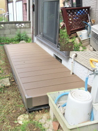 傷んだウエスタンレッドシダーを人工木材ウッドデッキにお取替え　柏市I邸