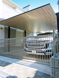 カーポートSC×シームレスラインライトでモダン車庫　松戸市O邸