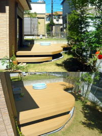 樹の木?で複雑なＲのフォルムに　船橋市Ｓ邸