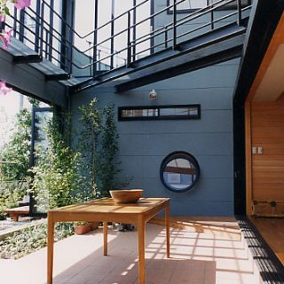 楽しい家 2 - ガーデニングと家をつく...